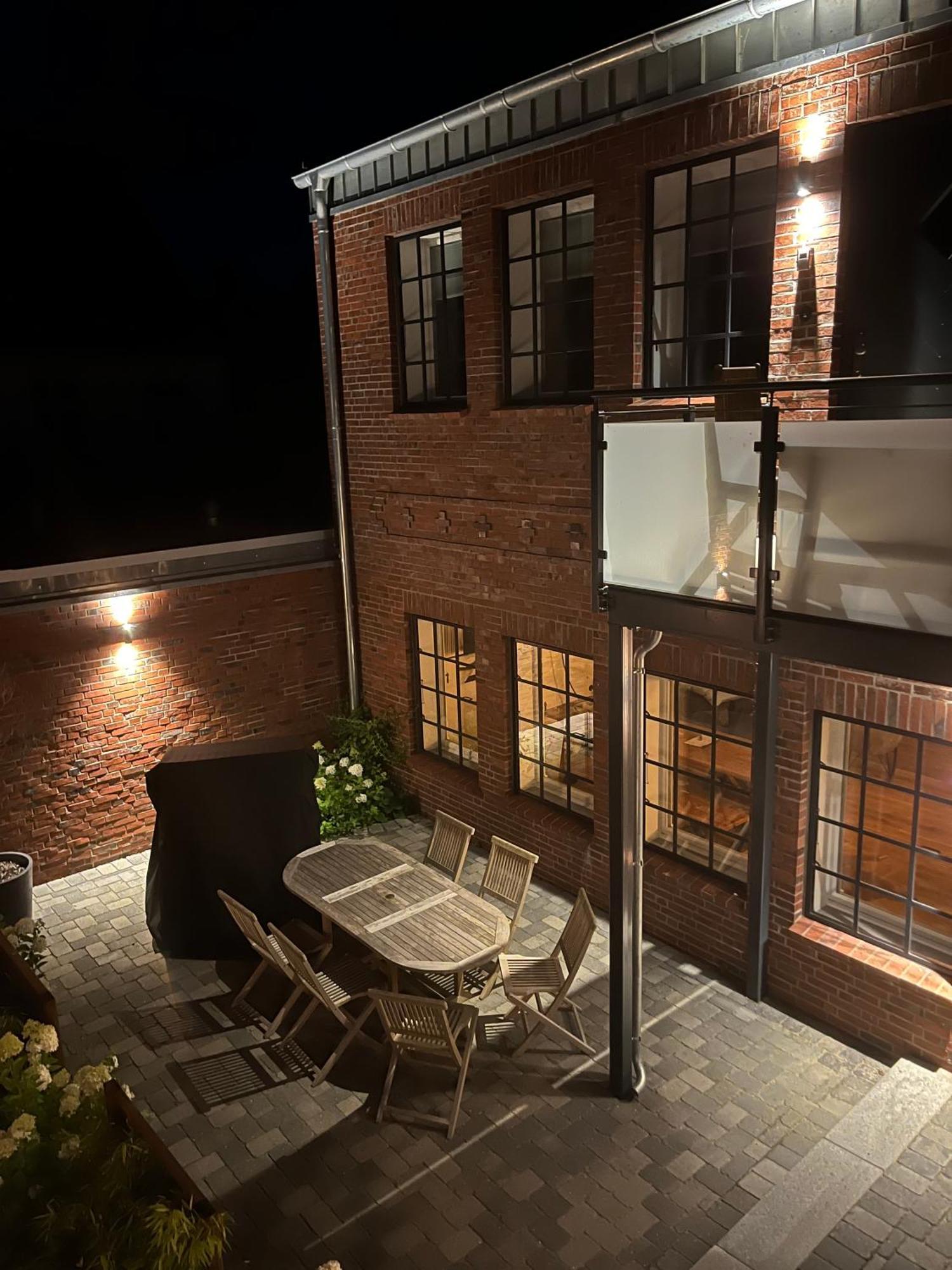 Loftwohnung 2 Simmerdeis An Der Gracht Friedrichstadt Exterior foto